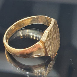 9ct Yellow Gold Signet Ring (Bark Effect)